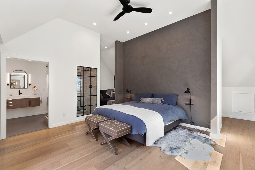 More Photos Of 5932 California Ave SW, Seattle Office Residential For Sale