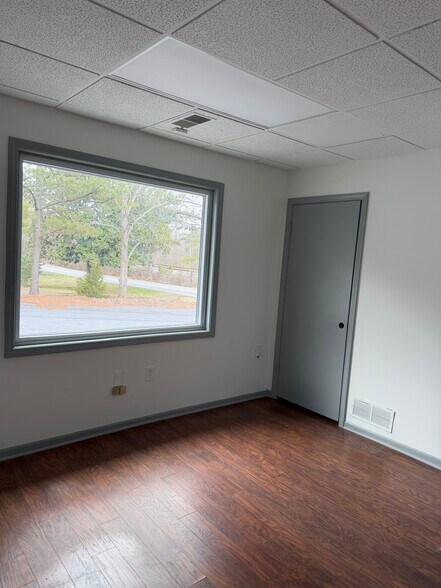 More Photos Of 2719 Huff Dr, Lawrenceville Office For Lease