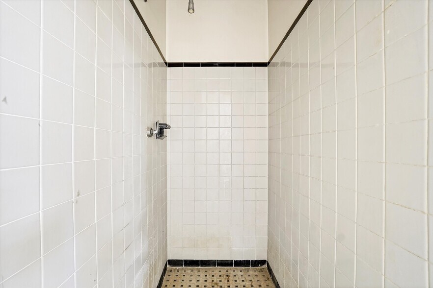 More Photos Of 24 John St, Middletown Office Residential For Sale