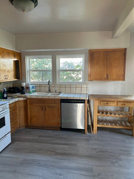More Photos Of 702 E Vista Way, Vista Multifamily For Sale