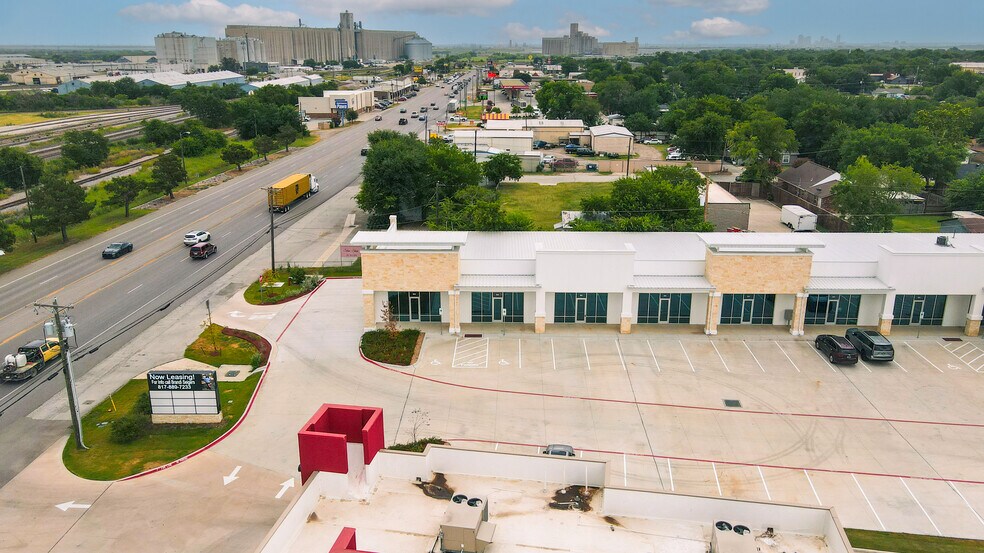 More Photos Of 325 N Saginaw Blvd, Saginaw Storefront Retail Office For Sale