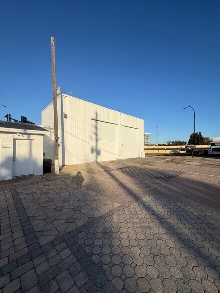 More Photos Of 3303 37th St, Orlando Warehouse For Lease