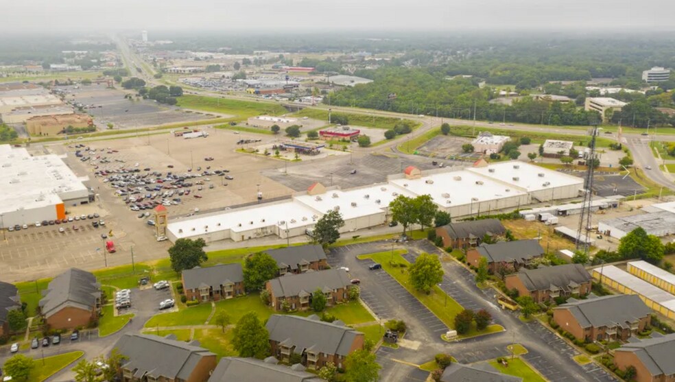 More Photos Of 3705-3789 Eastern Blvd, Montgomery Unknown For Lease