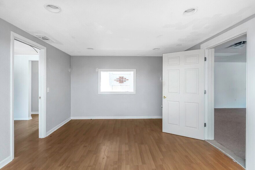 More Photos Of 1915 E Bay Dr, Largo General Retail For Sale