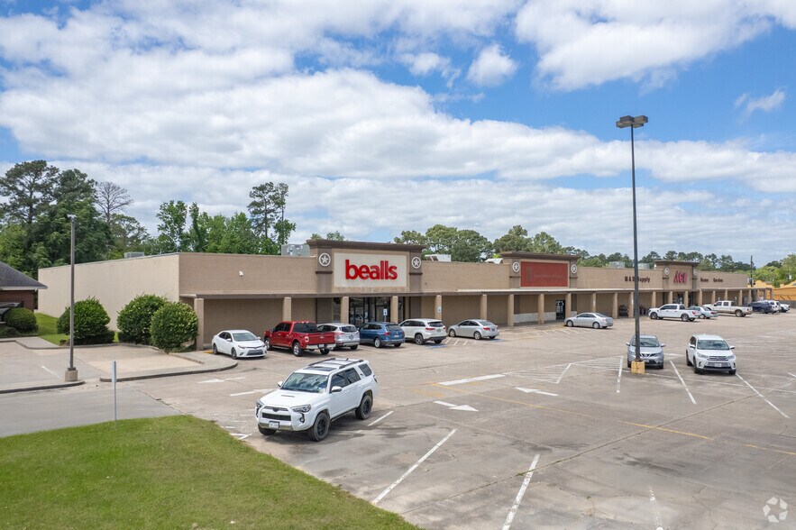 Primary Photo Of 142 S Main St, Lumberton General Retail For Lease