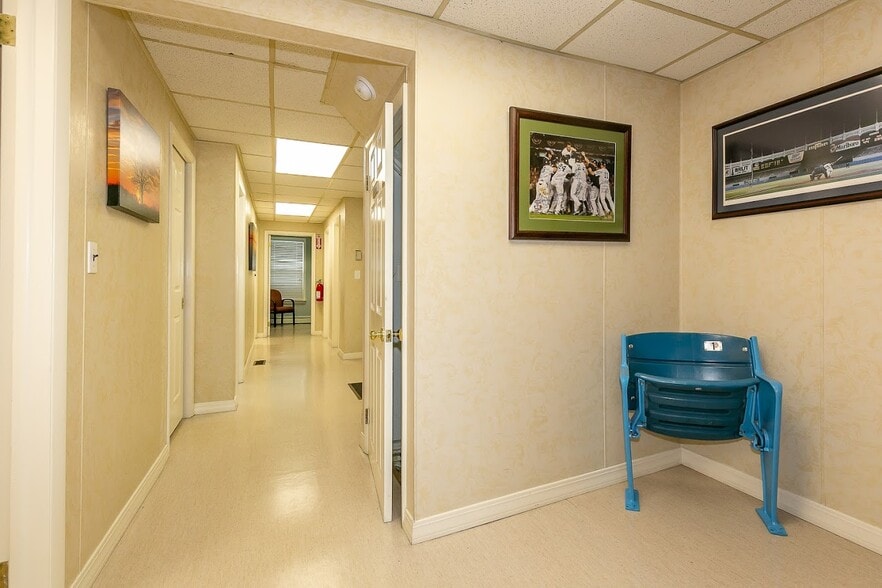 More Photos Of 188 W Main St, Oyster Bay Medical For Sale