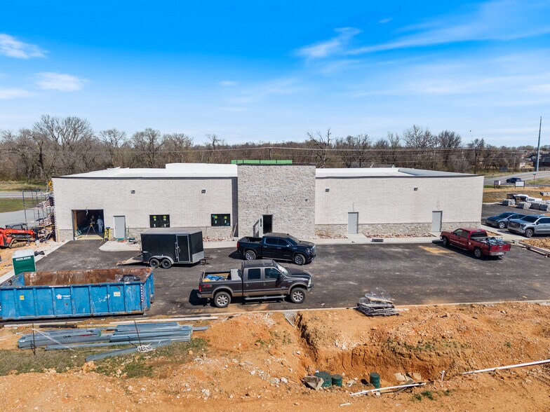 More Photos Of 4103 SW 2nd St, Bentonville Office For Lease