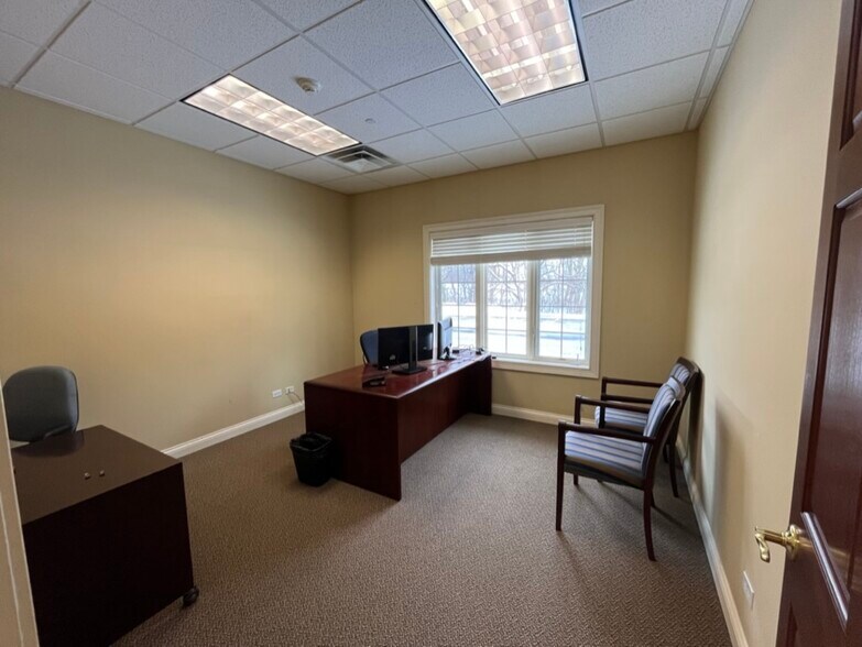 More Photos Of 1870 W Winchester Rd, Libertyville Office For Lease