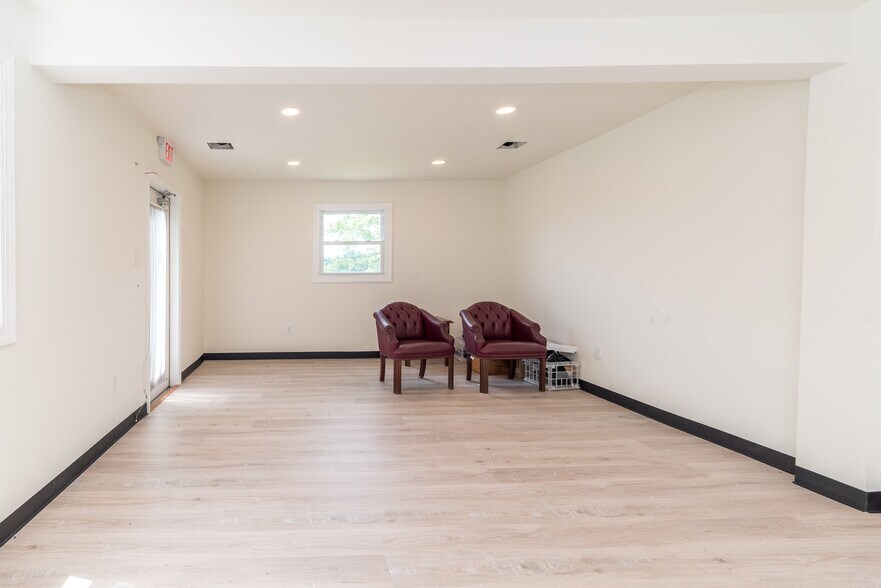 More Photos Of 4018 Durham Rd, Ottsville Storefront Retail Office For Sale