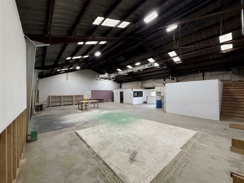 More Photos Of 5160 Railroad St, Sylvania Warehouse For Lease