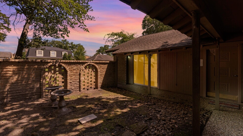 More Photos Of 5807 Old Lodge Dr, Houston Assisted Living For Sale