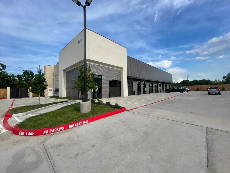 More Photos Of 4215 S Main St, Stafford Showroom For Sale