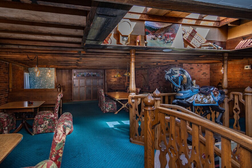 More Photos Of 115 NE Locust St, Oakland Restaurant For Sale