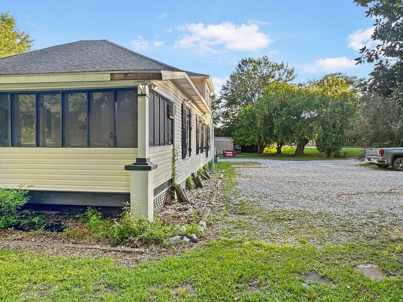 More Photos Of 1505 S Hwy 95A, Cantonment Freestanding For Sale