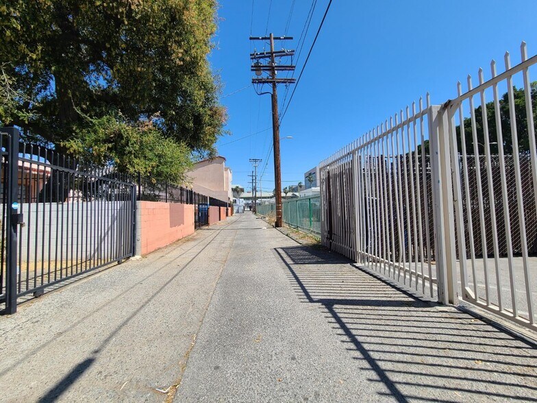 More Photos Of 14539-14547 Erwin St, Van Nuys Loft Creative Space For Lease