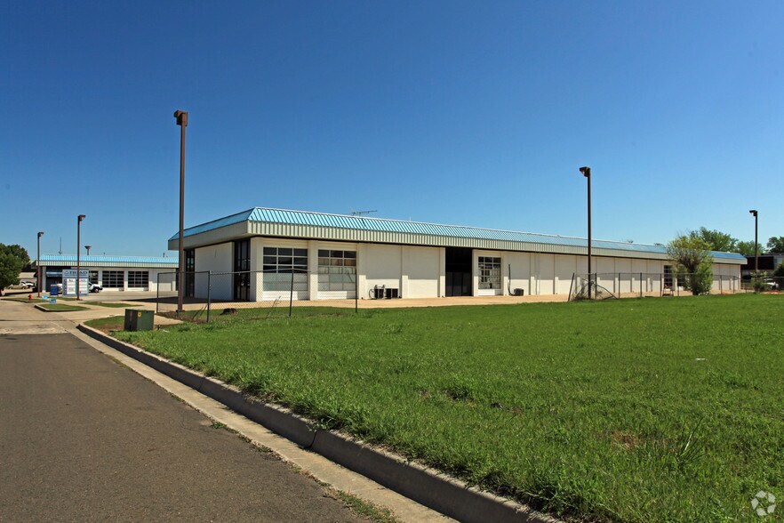 More Photos Of 101-193 Triad Village Dr, Norman Light Distribution For Lease