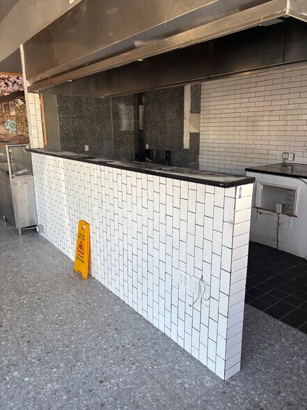 More Photos Of 4918-4934 Broadway, New York Storefront For Lease