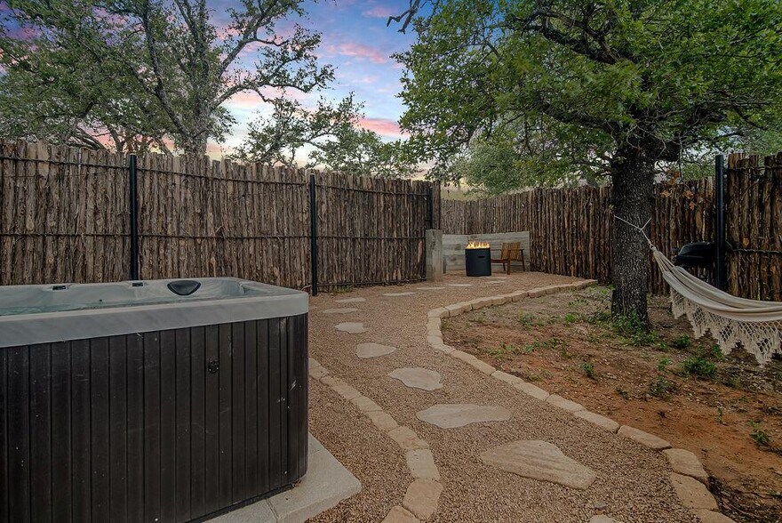 More Photos Of 1956 Loudon Rd, Fredericksburg Hotel For Sale