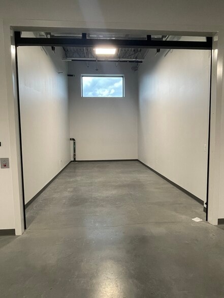 More Photos Of 4229 FM 620, Austin Showroom For Sale