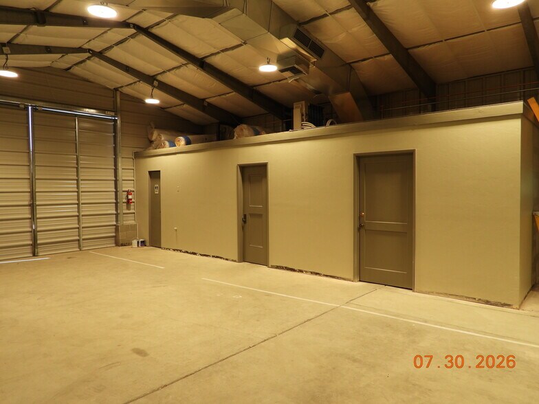 More Photos Of 3825 Hardy Dr, Tucson Industrial For Lease
