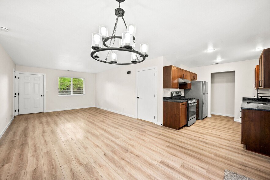 More Photos Of 1717 Main St, Sandpoint Apartments For Sale