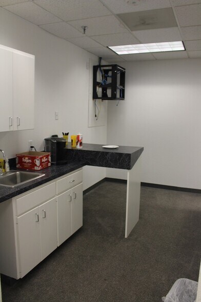 More Photos Of 1004 N Big Spring St, Midland Office For Lease