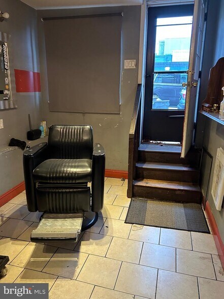 More Photos Of 5748 Chestnut St, Philadelphia Storefront For Lease