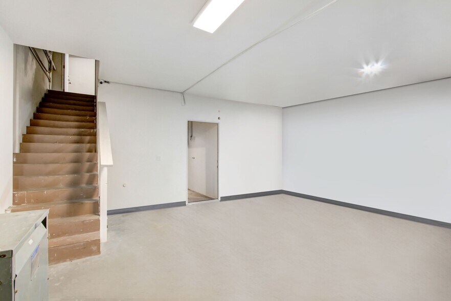 More Photos Of 21352 Nordhoff St, Chatsworth Light Manufacturing For Sale