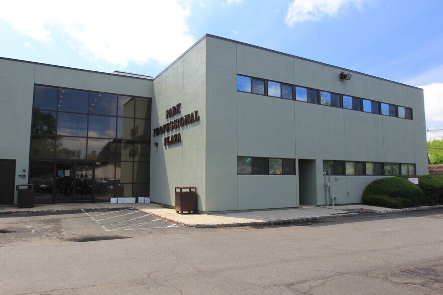 More Photos Of 2509 Park Ave, South Plainfield Office For Lease