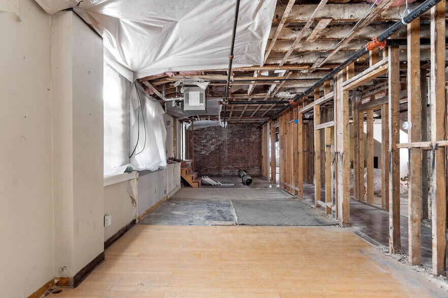 More Photos Of 172 Hanover St, Portsmouth Restaurant For Sale