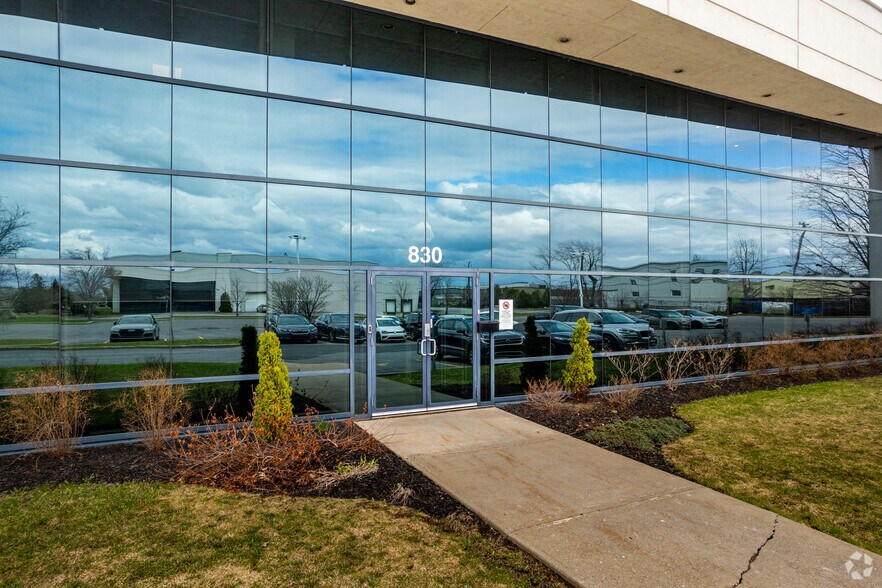 More Photos Of 830 Rue Delage, Longueuil Warehouse For Lease