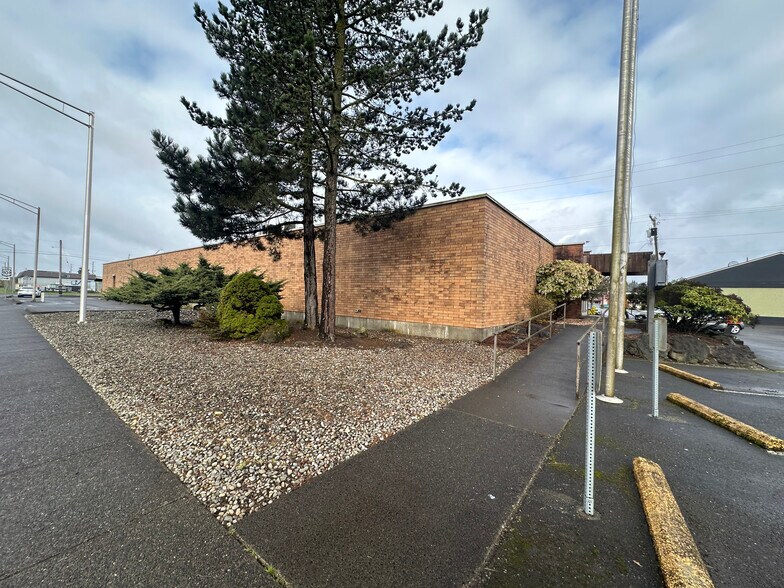 More Photos Of 315 S Michigan St, Aberdeen Office For Sale