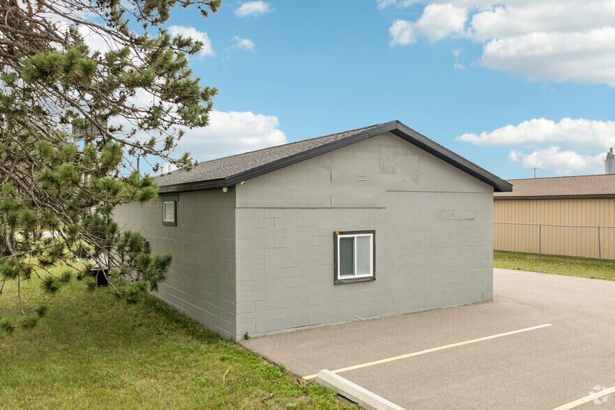 More Photos Of 1848 Dickerson Rd, Gaylord General Retail For Sale