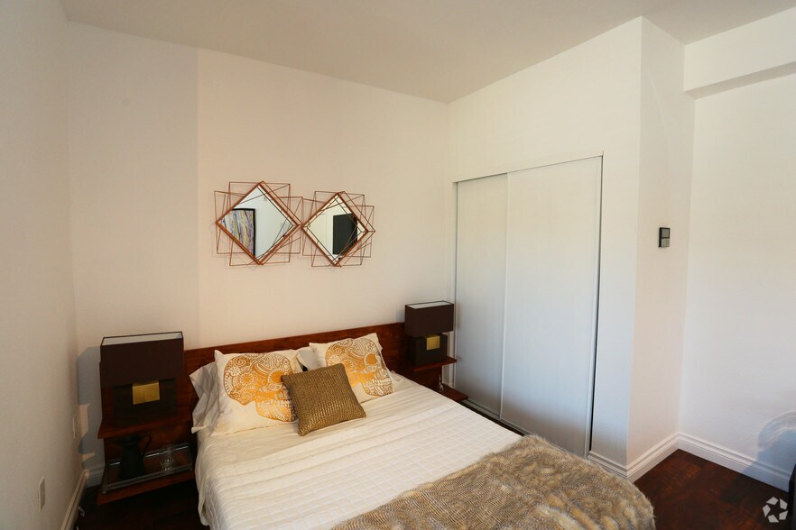 More Photos Of 5529-5533 Hollywood Blvd, Los Angeles Apartments For Lease
