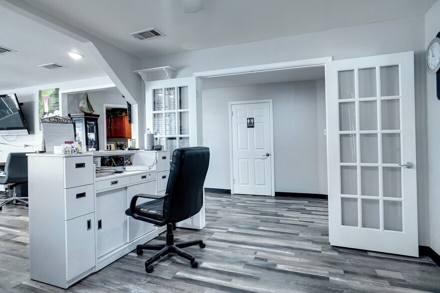 More Photos Of 7298 Glenview Dr, North Richland Hills Freestanding For Sale