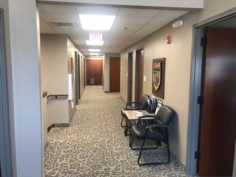 More Photos Of 121 Saint Andrews Ct, Mankato Medical For Lease
