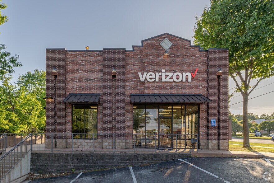 More Photos Of 2737 W Martin Luther King Blvd, Fayetteville Storefront Retail Office For Sale