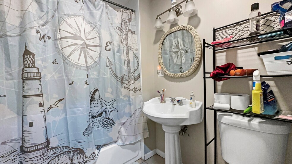 More Photos Of 300 S Cedar St, Crockett Apartments For Sale