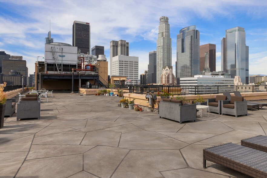 More Photos Of 215 W 7th St, Los Angeles Apartments For Sale