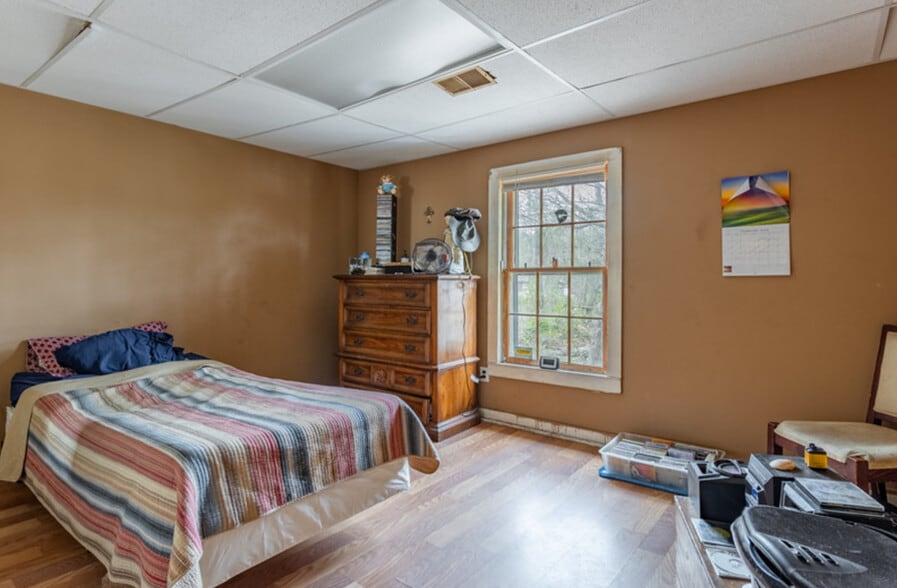 More Photos Of 1456 Dixon Rd, Elgin Assisted Living For Sale