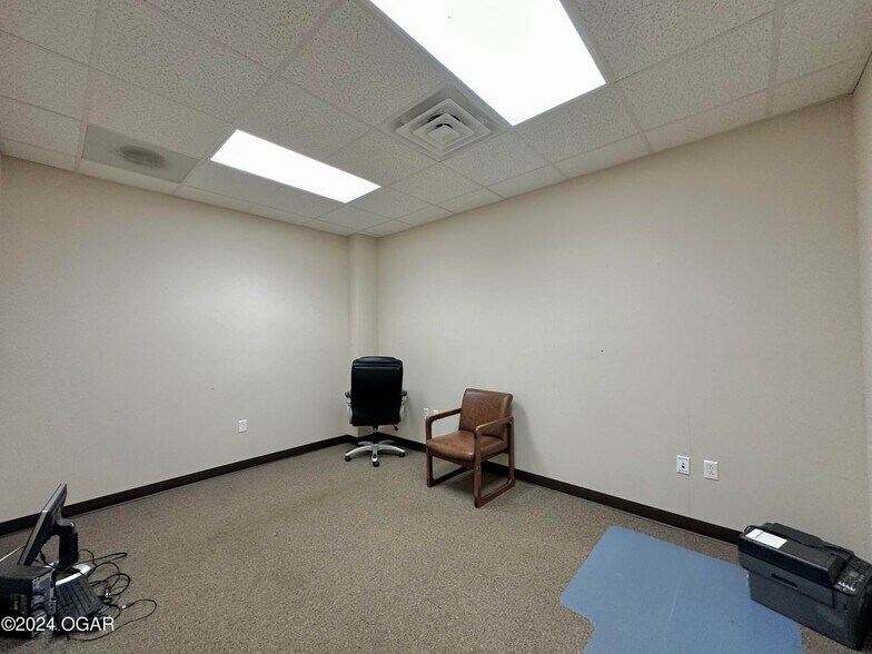 More Photos Of 2702 Cunningham Ave, Joplin Medical For Lease