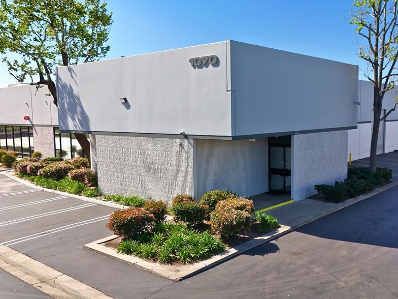 More Photos Of 1060-1072 N Kraemer Pl, Anaheim Manufacturing For Lease