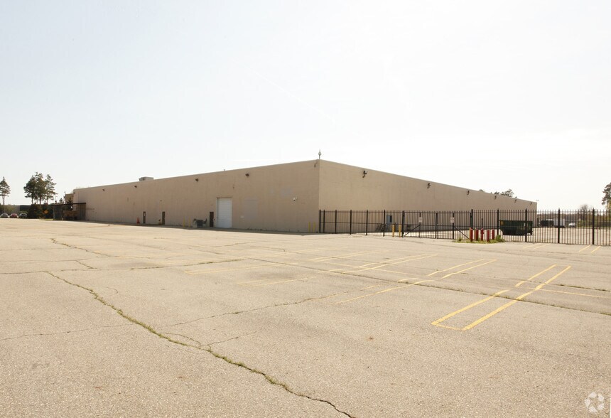 More Photos Of 12501 E Grand River Ave, Brighton Flex For Sale