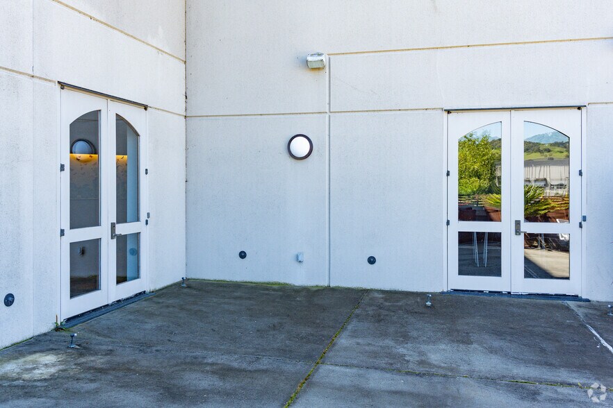 More Photos Of 222-240 Gateway Rd W, Napa Office For Sale