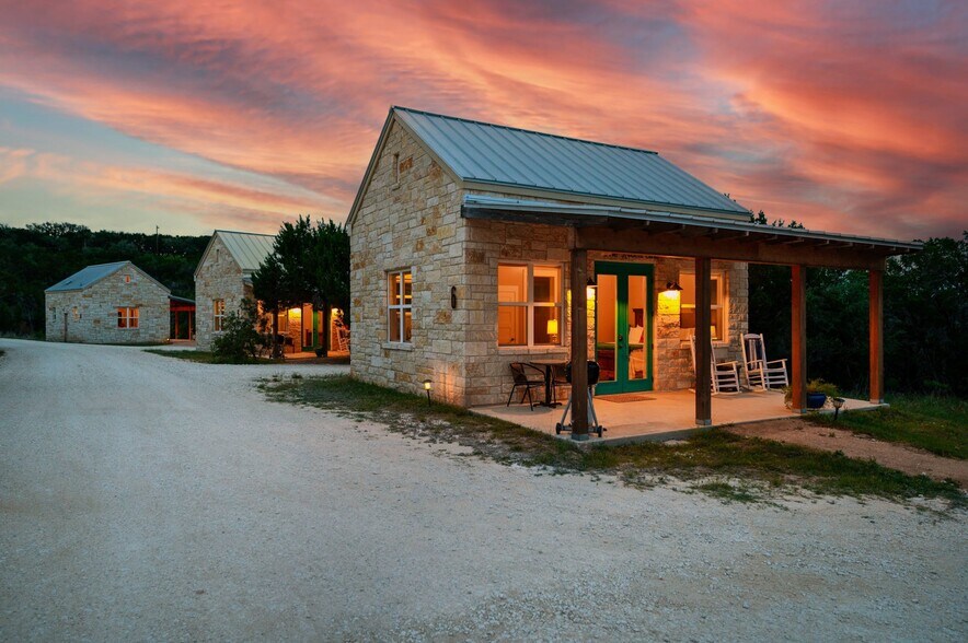More Photos Of 7400 McGregor Ln, Dripping Springs Hotel For Sale