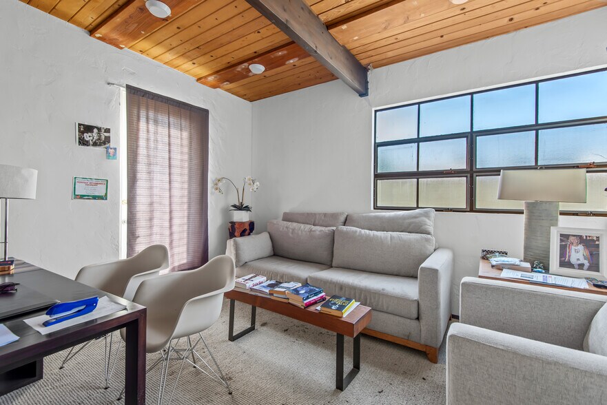 More Photos Of 1108 Tamarind Ave, Los Angeles Loft Creative Space For Lease