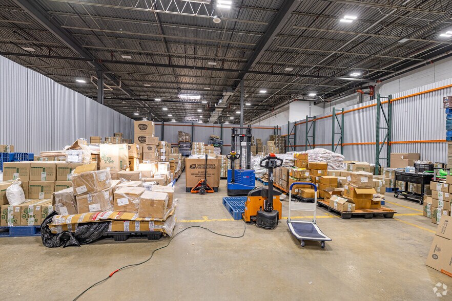 More Photos Of 101 Cottontail Ln, Somerset Warehouse For Lease