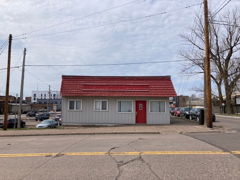 More Photos Of 1902 W 1st St, Duluth Service For Lease