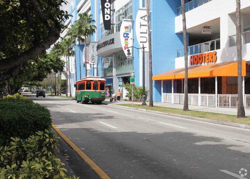 More Photos Of 3301 Coral Way, Miami Unknown For Lease