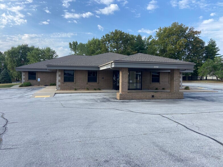 More Photos Of 2212 W Kearney St, Springfield Office For Sale